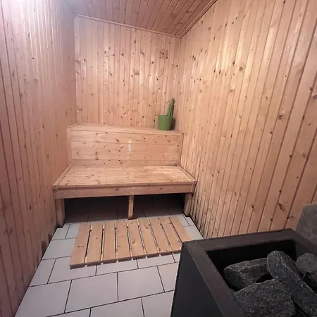 Roda S Vnitřní Saunou Сasa de vacaciones Rabyne